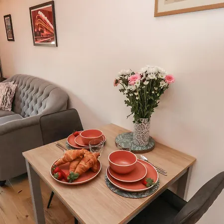 Duchess Of Hamilton Engine Shed ويتبي